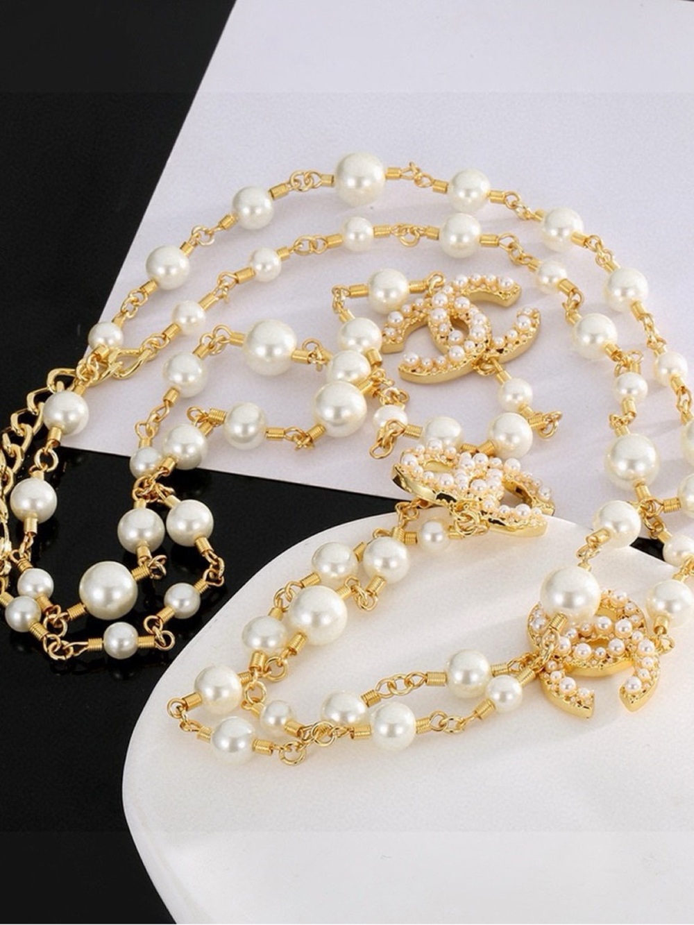 Gold and White Pearl-Link Fashion Necklace with Decorative Motifs